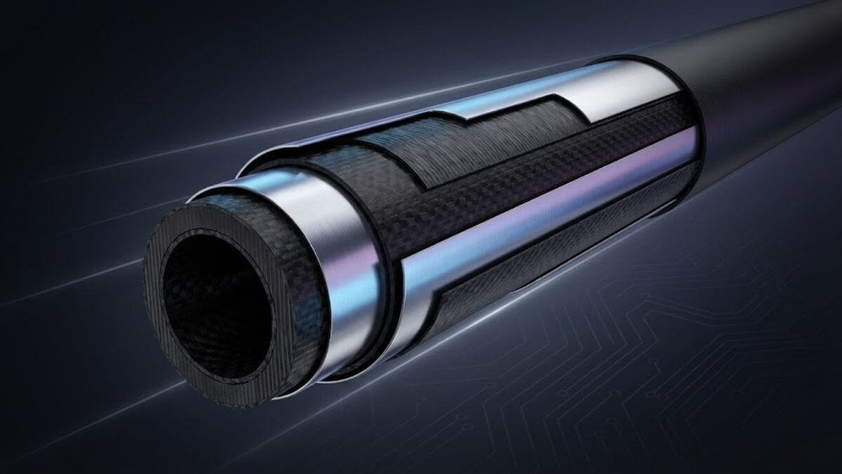 Cross-section visualization of Fujikura MCI shaft showing metal composite layers inside carbon