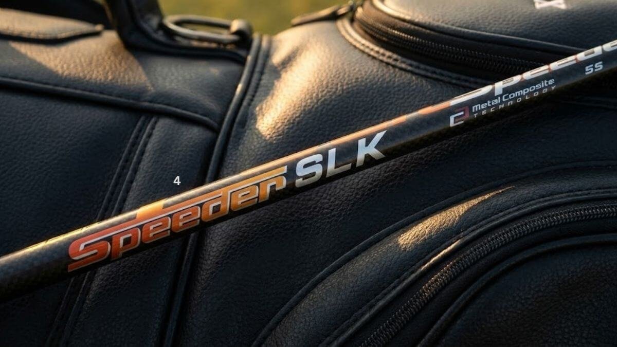 ก้านไดรเวอร์ Fujikura Speeder SLK วางบนถุงกอล์ฟ